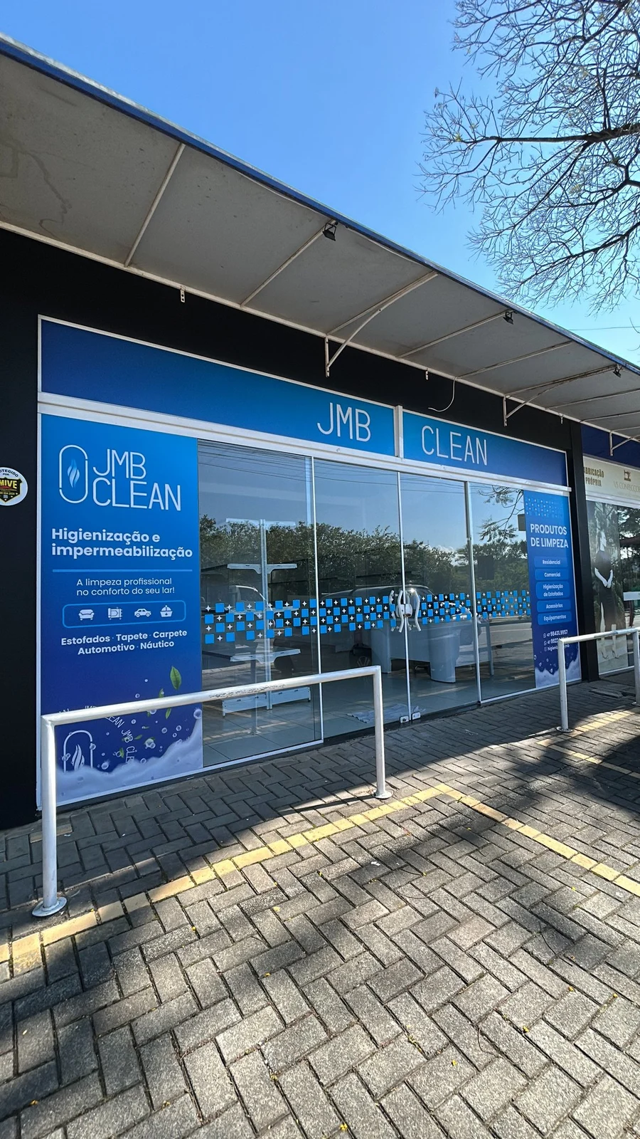 Fachada envidraçada adesivada da JMB Clean